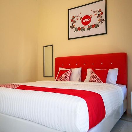 Oyo 2202 Delima Guest House Syariah Padang  Exterior photo