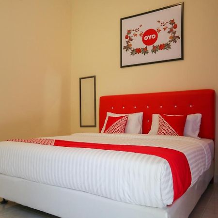 Oyo 2202 Delima Guest House Syariah Padang  Exterior photo